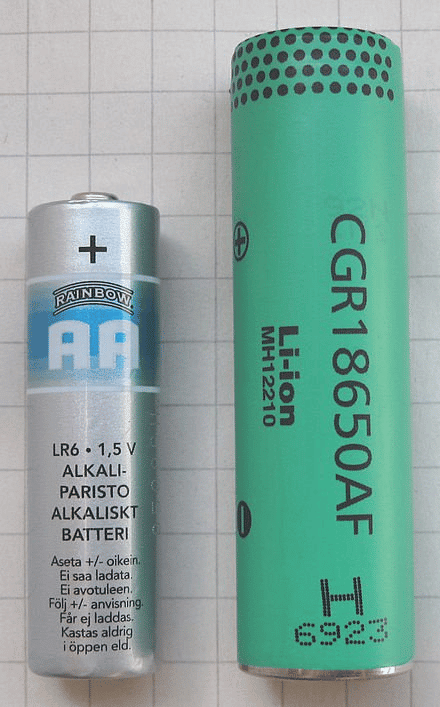 Difference between 18650 battery and AA battery